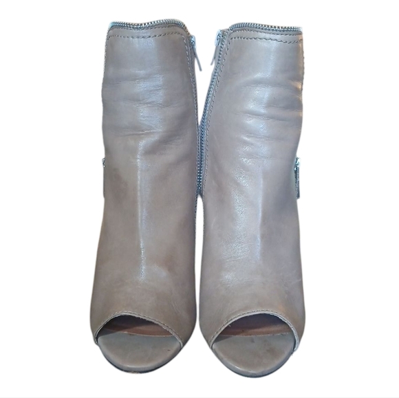 Vince Camuto Gray Heeled Ankle Boots Peep-Toe Leather Booties size 7 - Picture 2 of 13